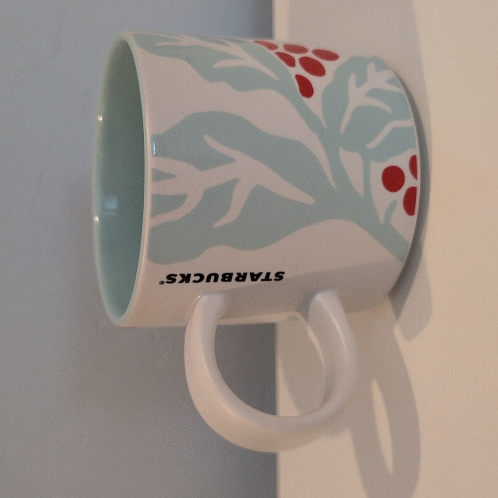 Starbucks Holly & Berries 2018 Holiday Collection 12 Fluid Ounce Ceramic Mug